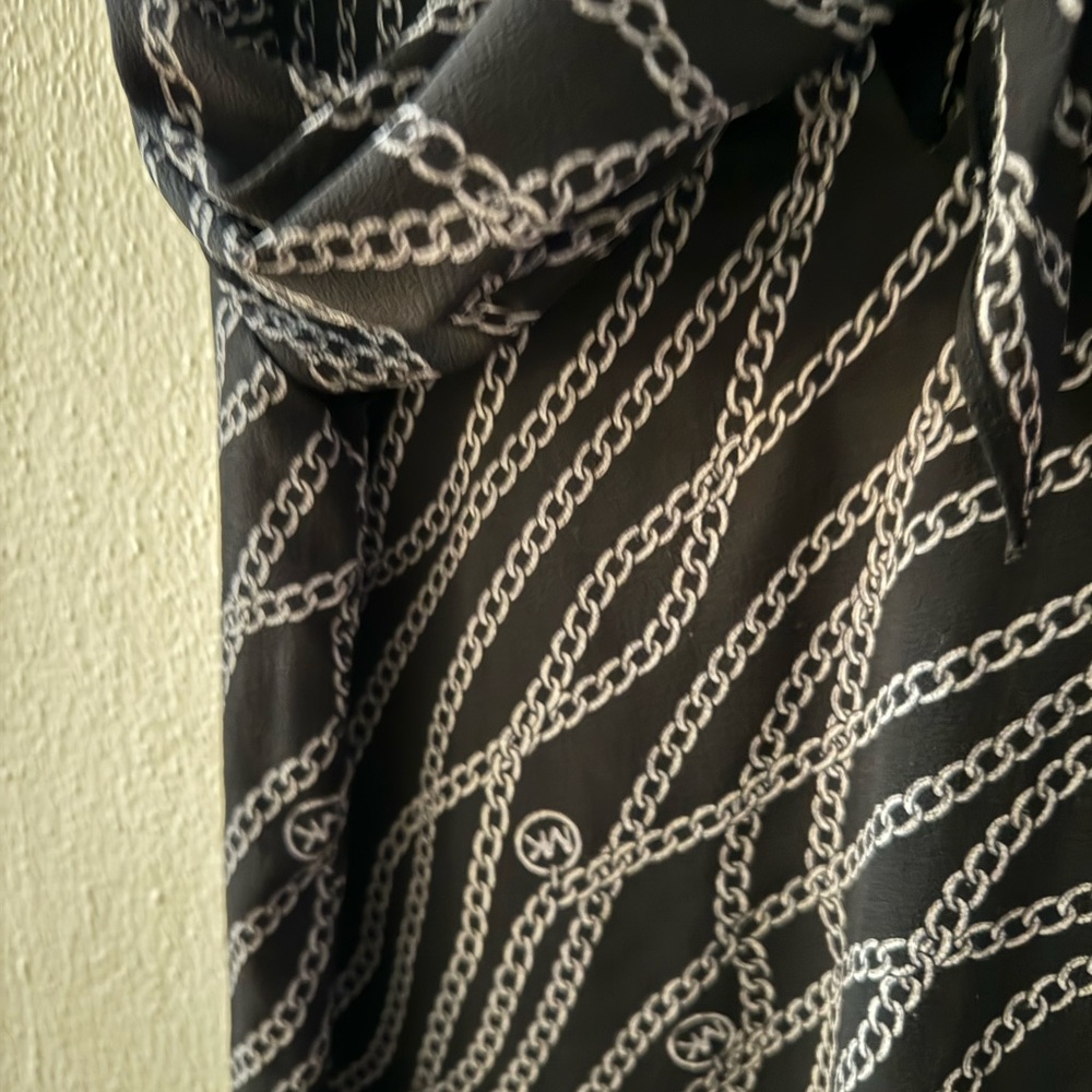 Title: Michael Kors Black & White Blouse – Size M – Chic & Versatile
